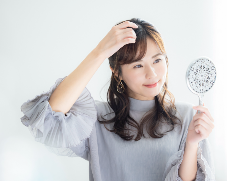 悩んでいる女性